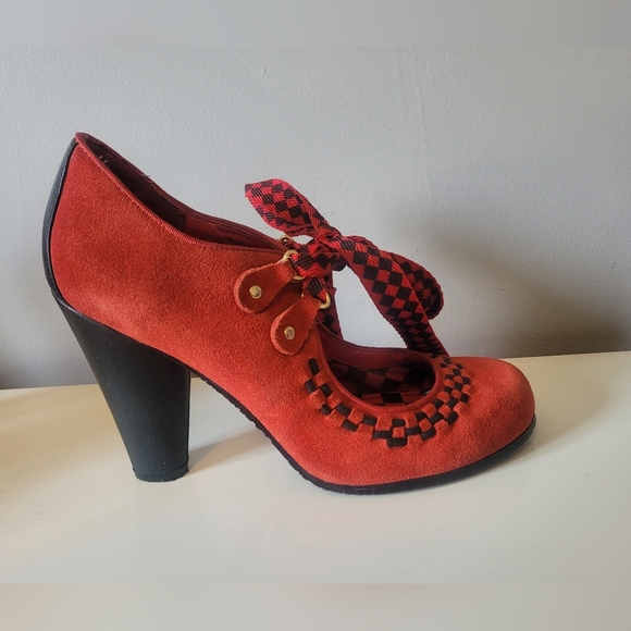 Betsey Johnson Red Suede Heels With Black Piping, VGUC, Size 9 - Picture 10 of 13